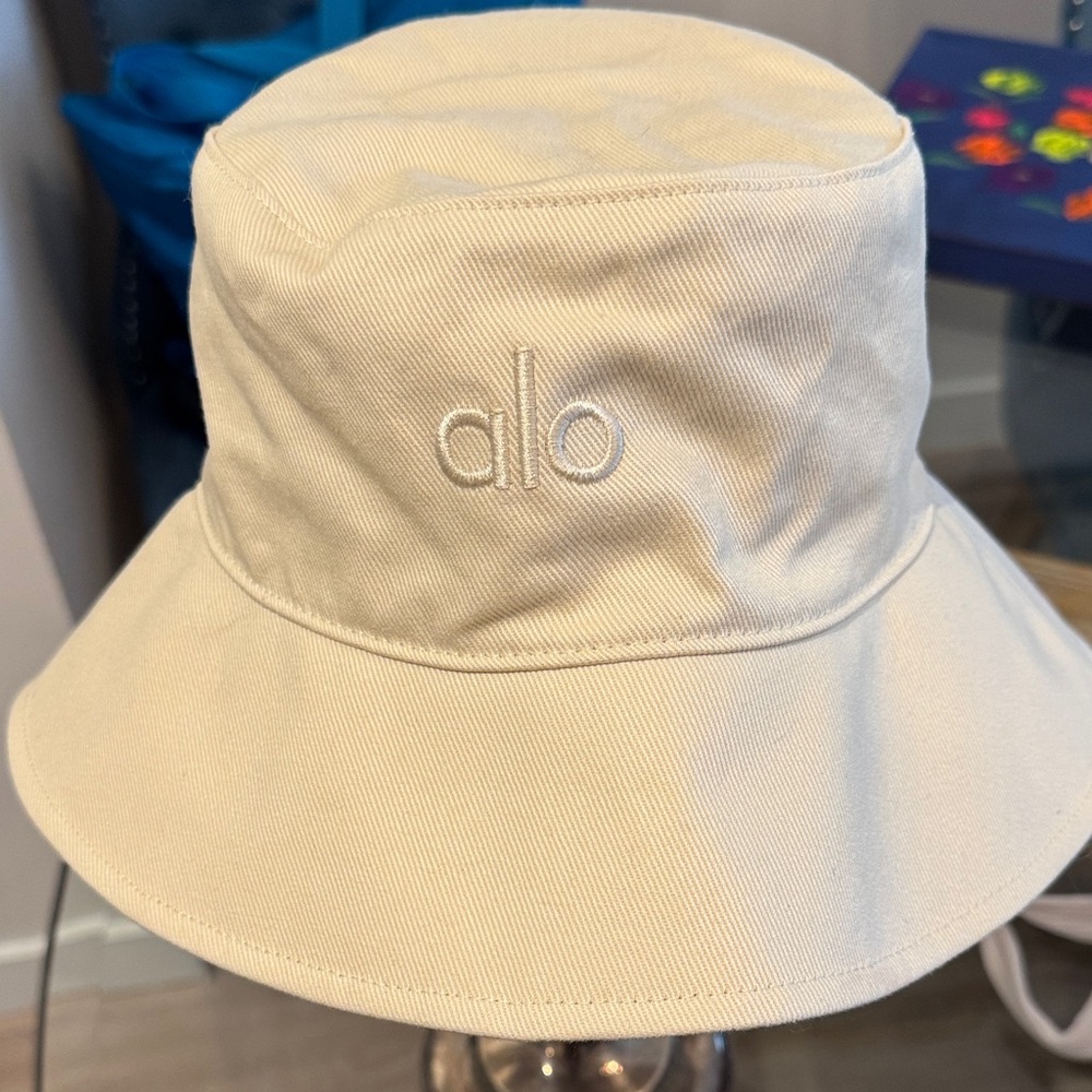 ALO Yoga Cream Bucket Hat